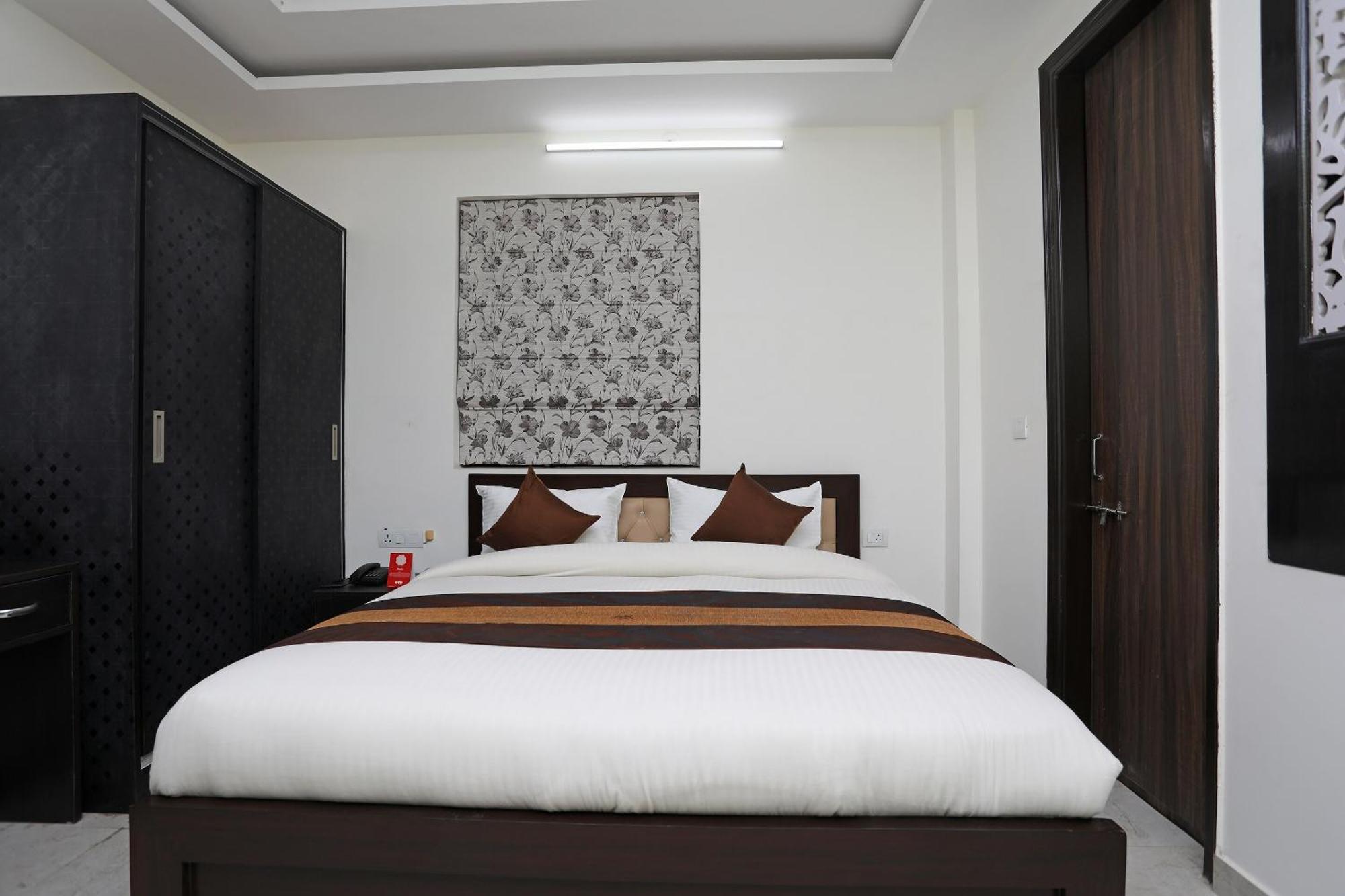 Tipsyy Inn 015 Гургаон Экстерьер фото